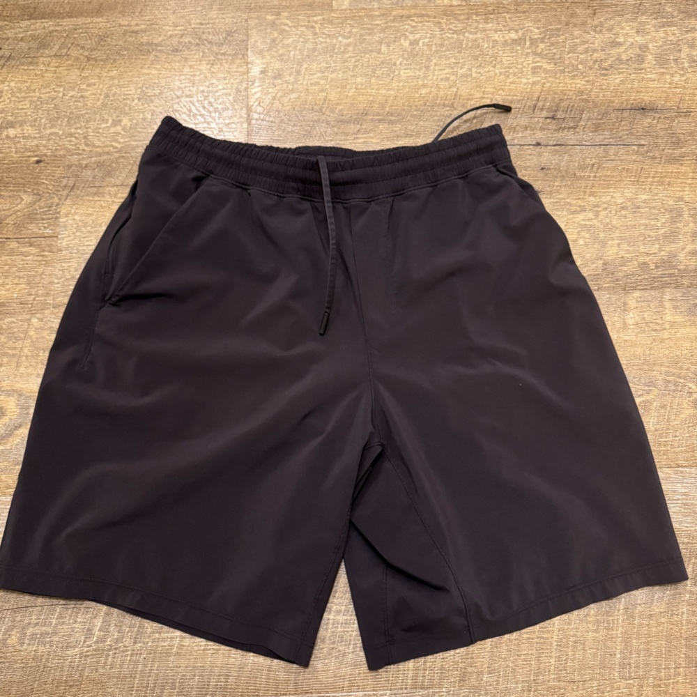 LULULEMON MENS SHORTS LARGE